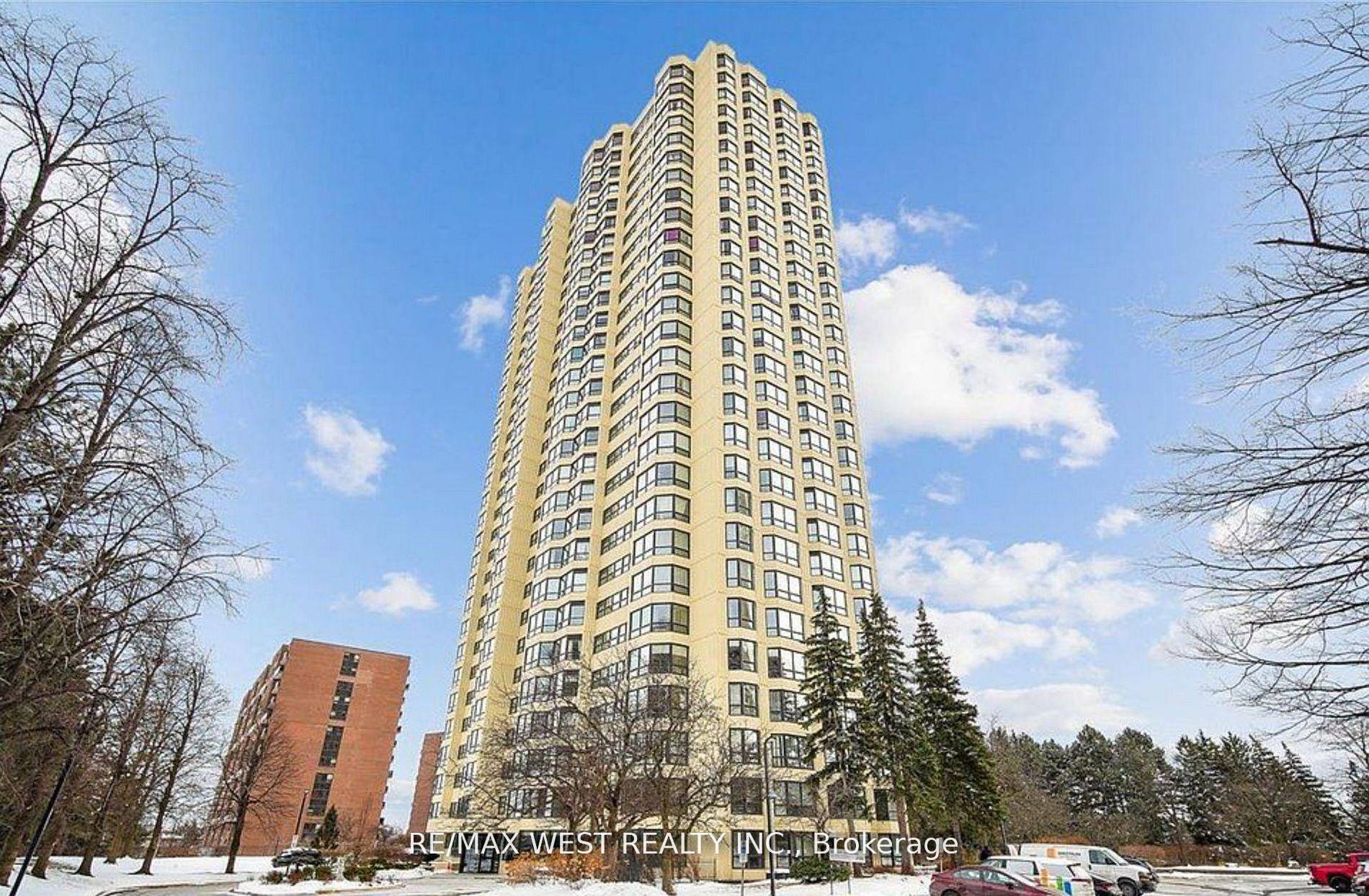 Perched on the 25th floor, this well maintained suite offers spacious living in a modern building packed with premium amenities.