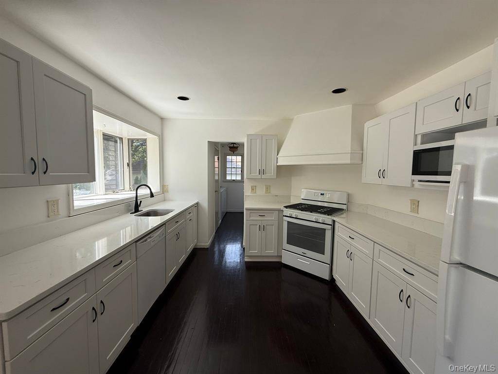 5 Bedroom Home for Rent in Sound Beach Miller Place Schools Spacious expanded Cape featuring 5 bedrooms, 2.