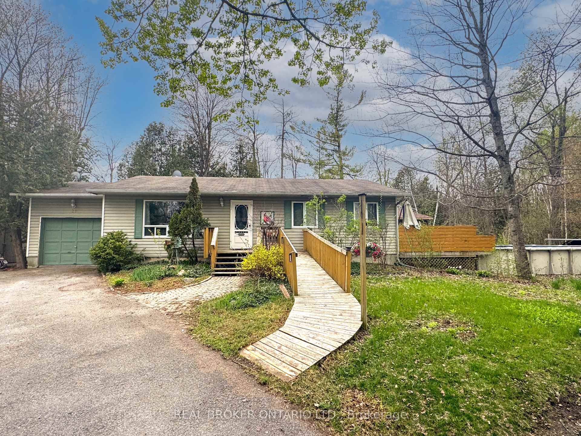Charming Bungalow on Nearly an Acre in Rideau Estates Discover peace and privacy in this lovely 3 bedroom, 1 bathroom bungalow, ideally situated on almost an acre in the serene ...