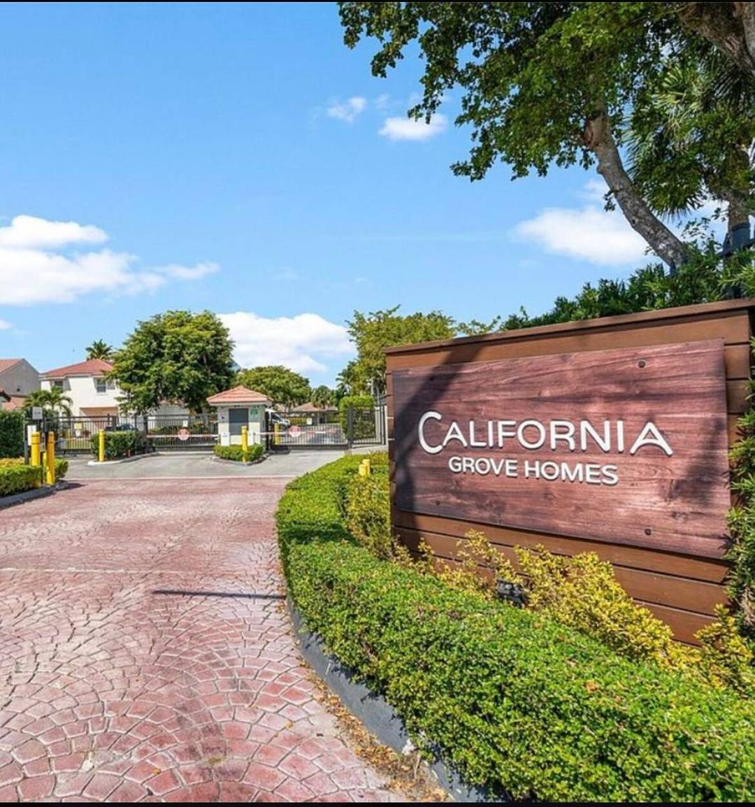 Waterfront 3 Bed 3 Bath Home with Private Dock Miami Living at Its Best !