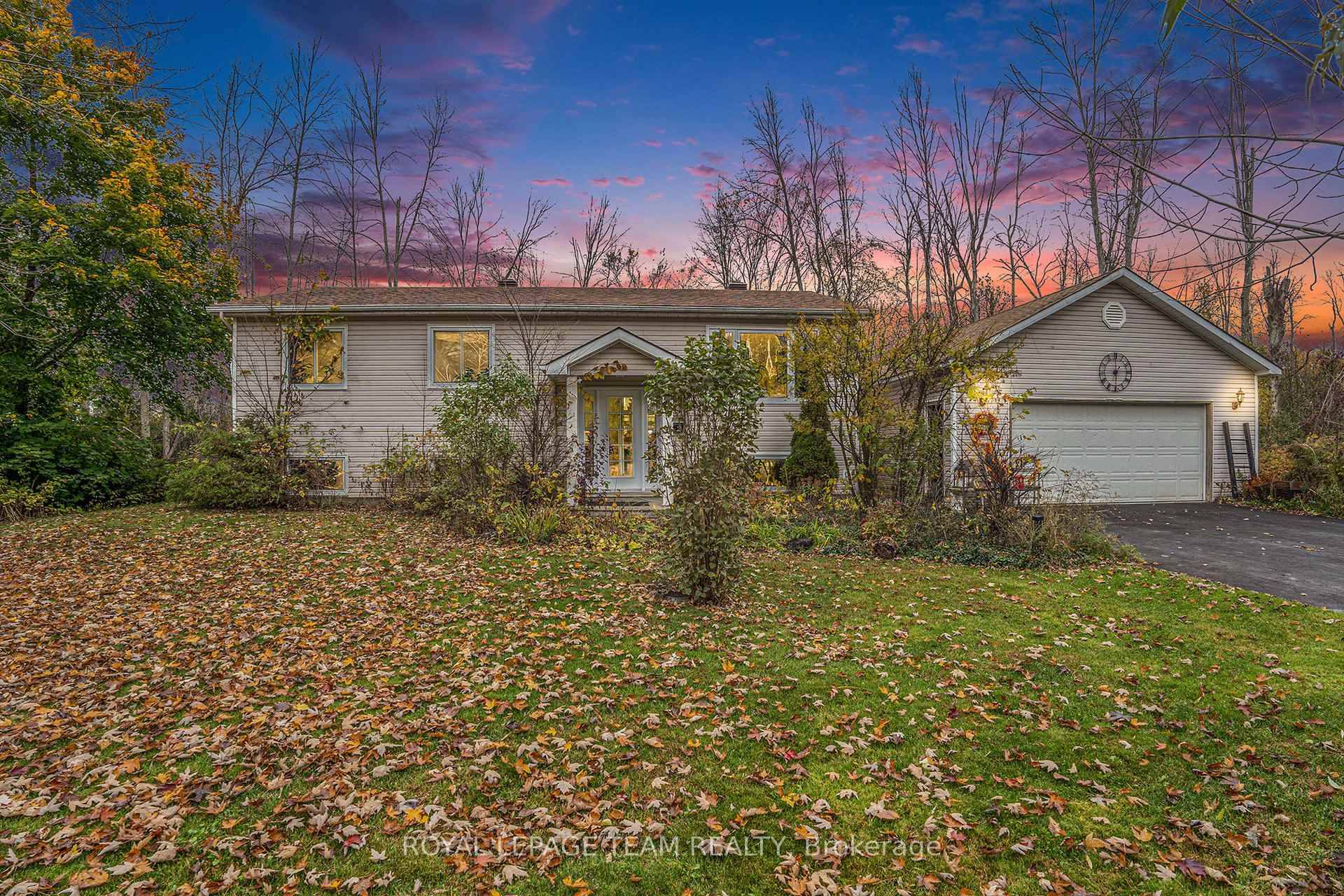 Welcome to this charming 4 bedroom, 2 bathroom home in the highly desirable Forests of South Gower neighbourhood.