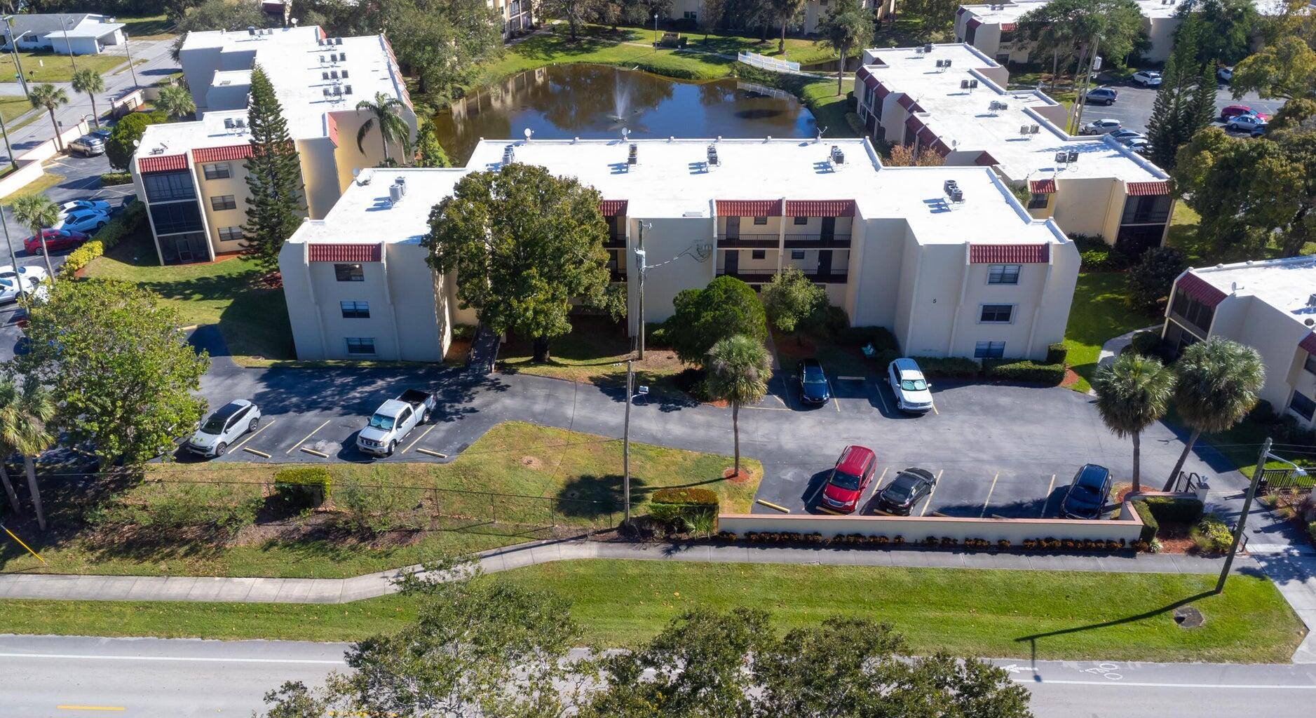 Don't miss this opportunity to own one of the largest units at Island House.