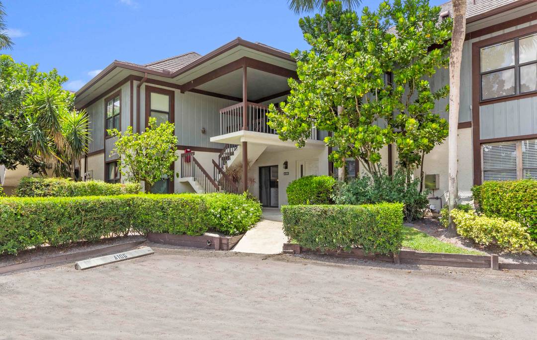 Spend the season in this beautifully updated 3 bedroom, 3 bathroom La Quinta condo, perfectly designed for comfort and convenience.