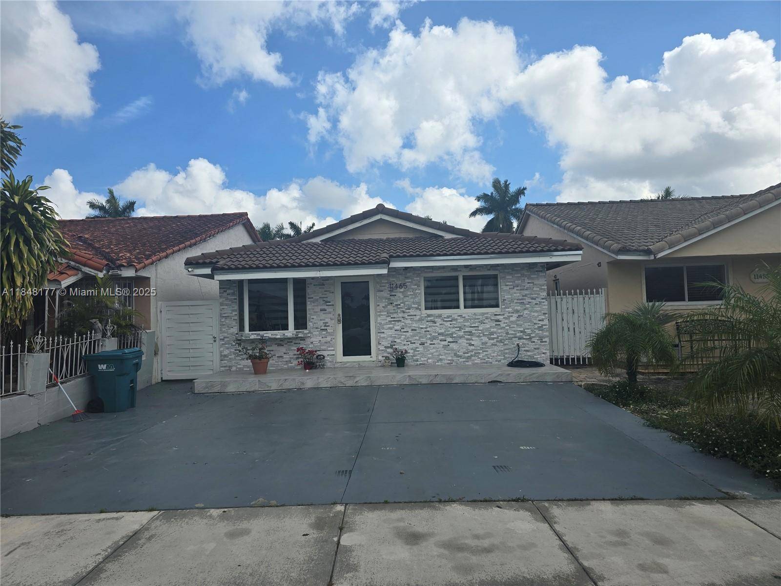 UNAPPROVED SHORT SALE This is a good opportunity to buy this house.