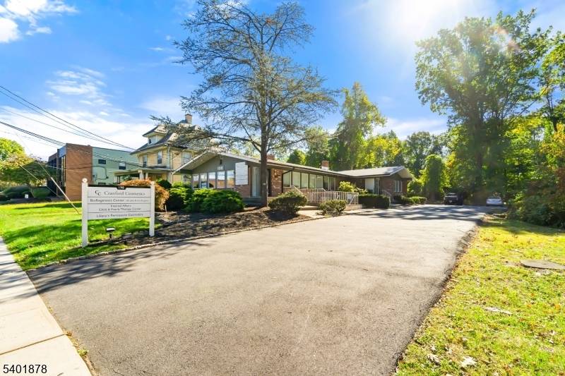 GREAT Spot w Lots of Potential !