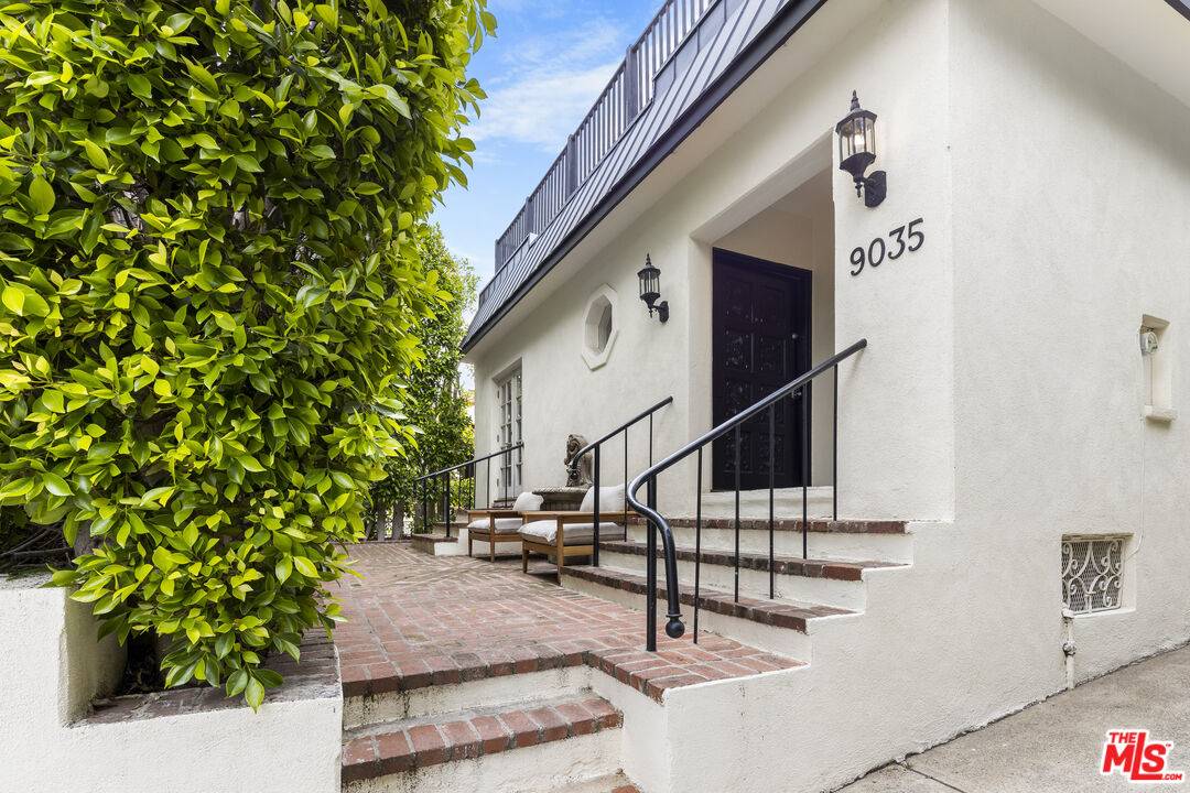 9035 Lloyd Pl 3.0 Sunset Strip LA