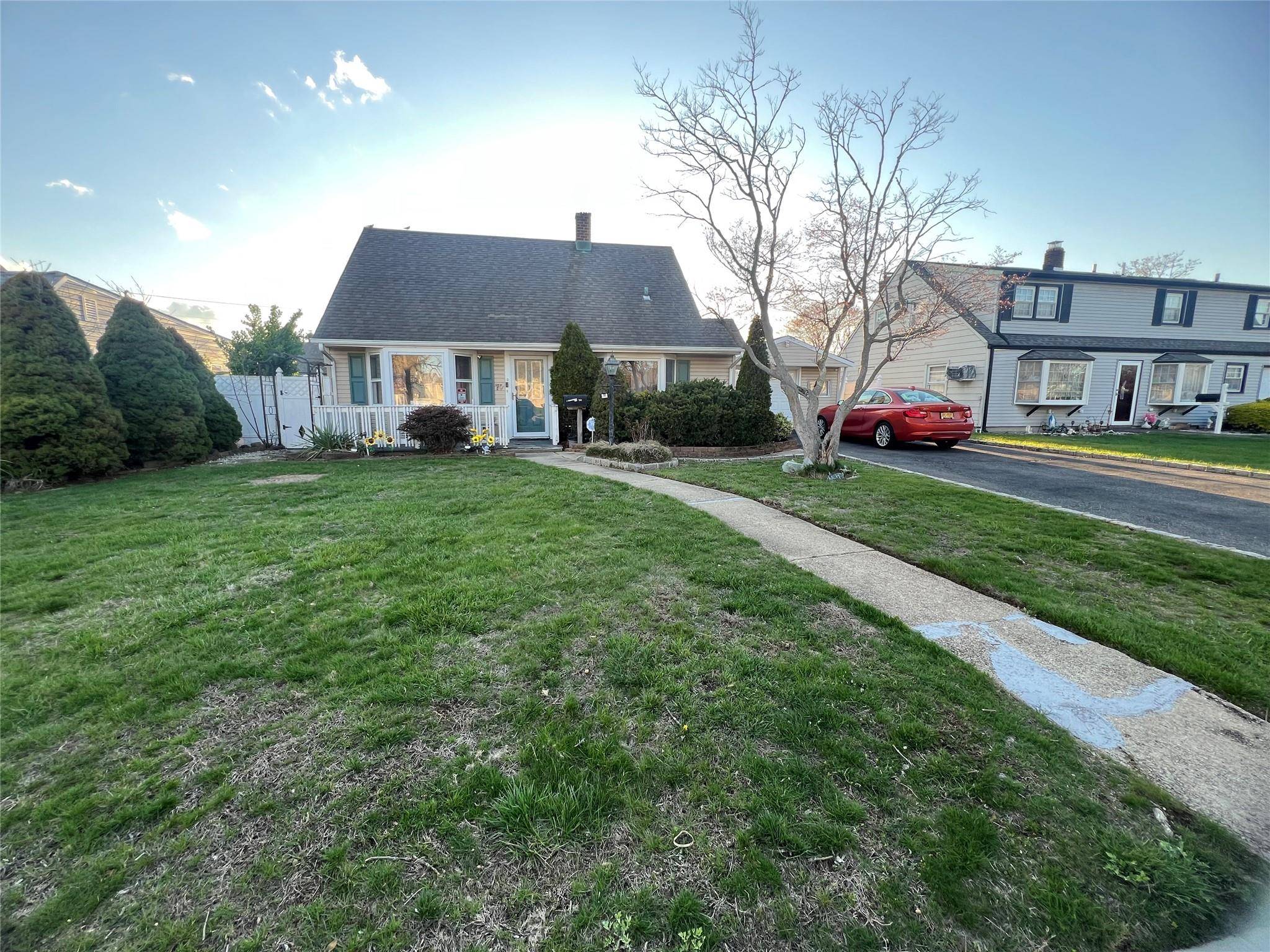 Well Maintained 3 4 Bedroom Cape Code in Levittown.