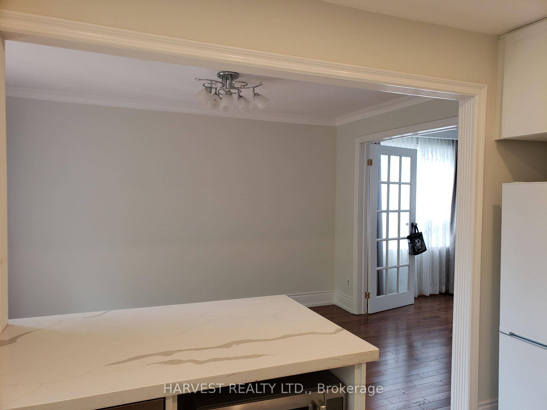 Cozy Renovated detached house ; Hardwood ; Modern Kitchen ; Spa Like Main Bathroom amp ; Beautiful Sundeck.