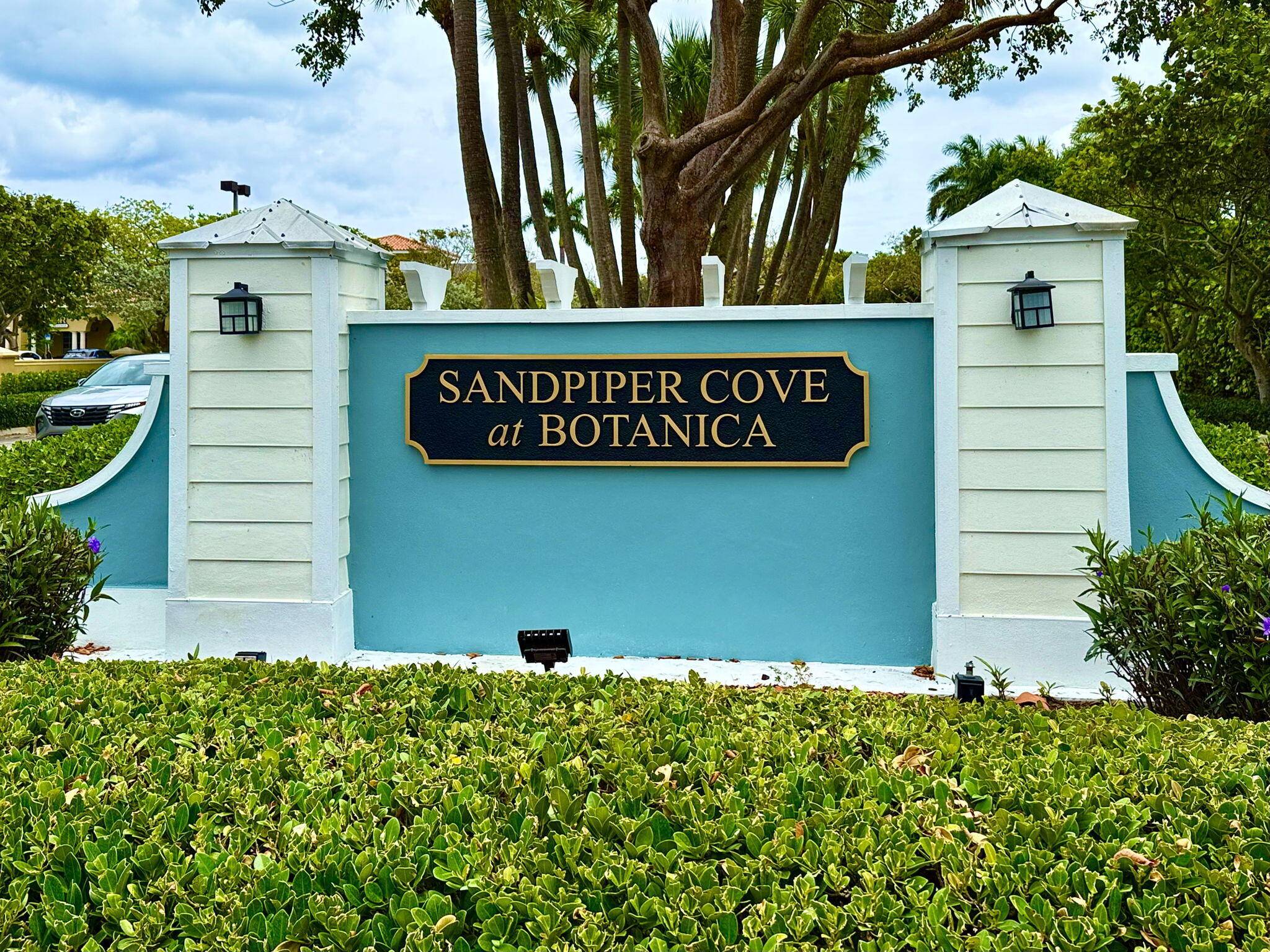 Fabulous, light, bright spacious end unit in the highly desirable Jupiter neighborhood at Botanica.