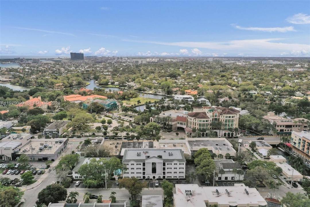 Beautifully updated 2 bedroom, 2 bath residence at Las Olas Manor, just steps from the iconic Las Olas Boulevard.