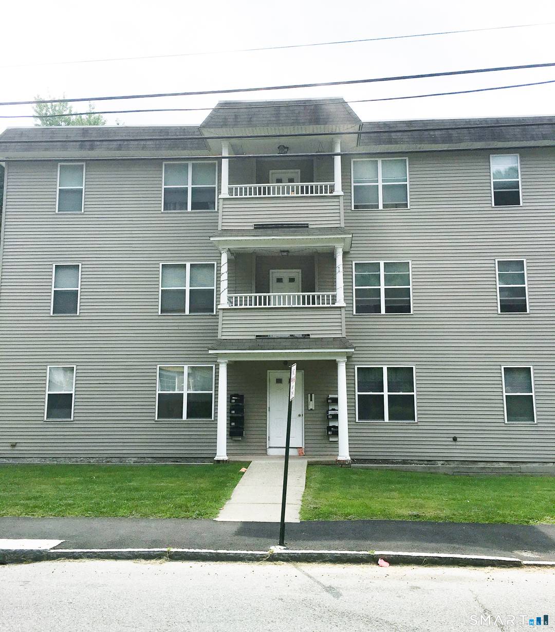 Rare 6 family investment opportunity in Ansonia.