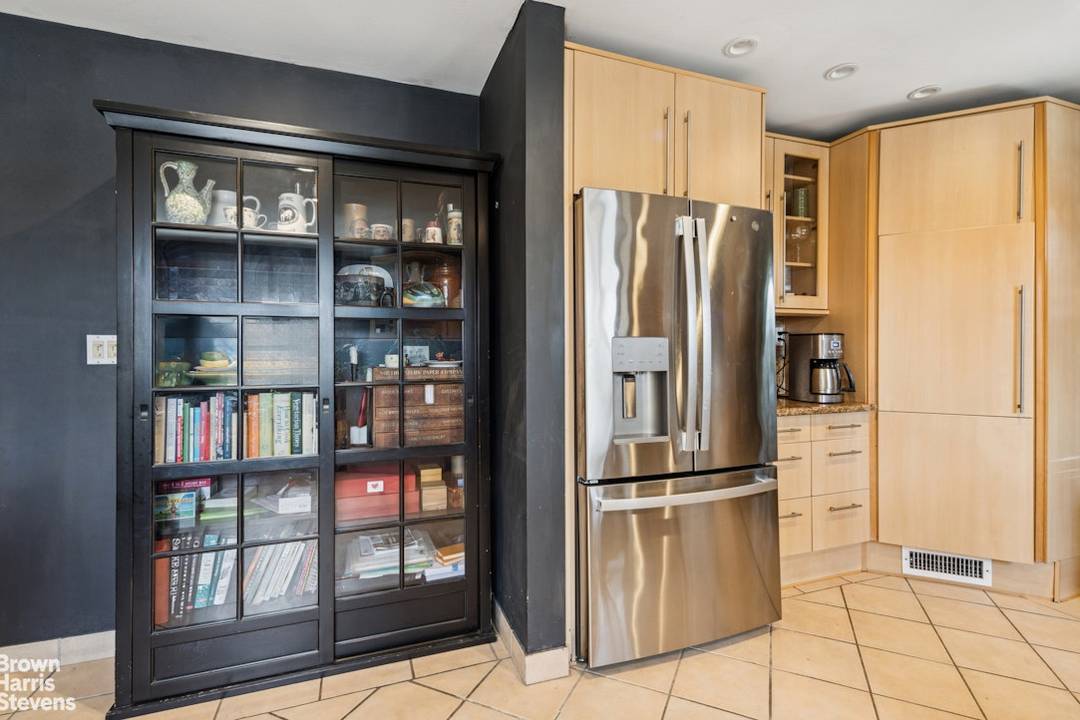 Stunning Tudor Home with 4 Bedrooms and Finished Basement This exceptional Tudor style residence offers 4 spacious bedrooms and a beautifully finished basement with a private entrance, currently designed as ...