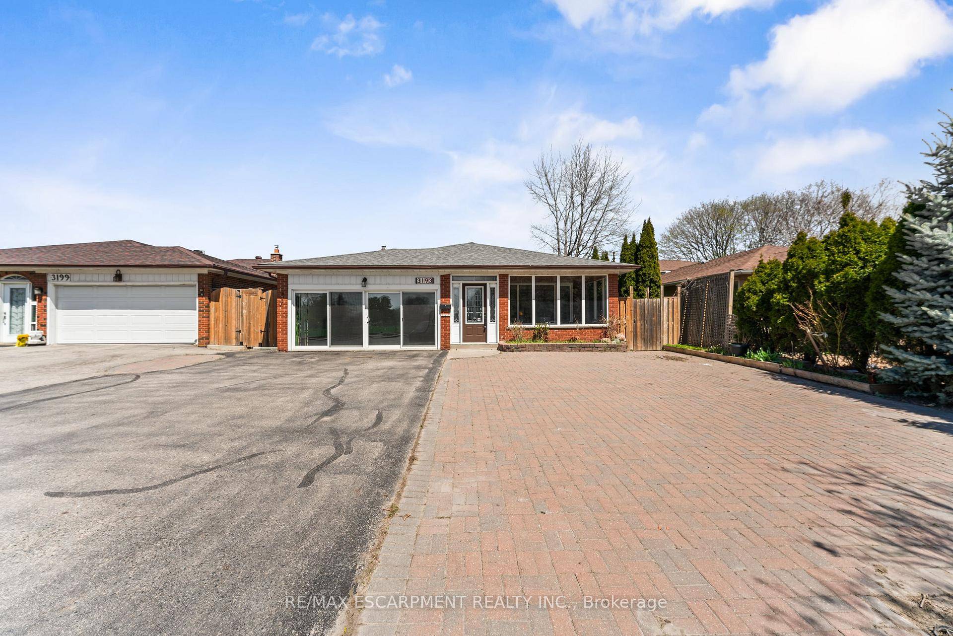 In Applewood A Lifestyle amp ; Investment Gem !