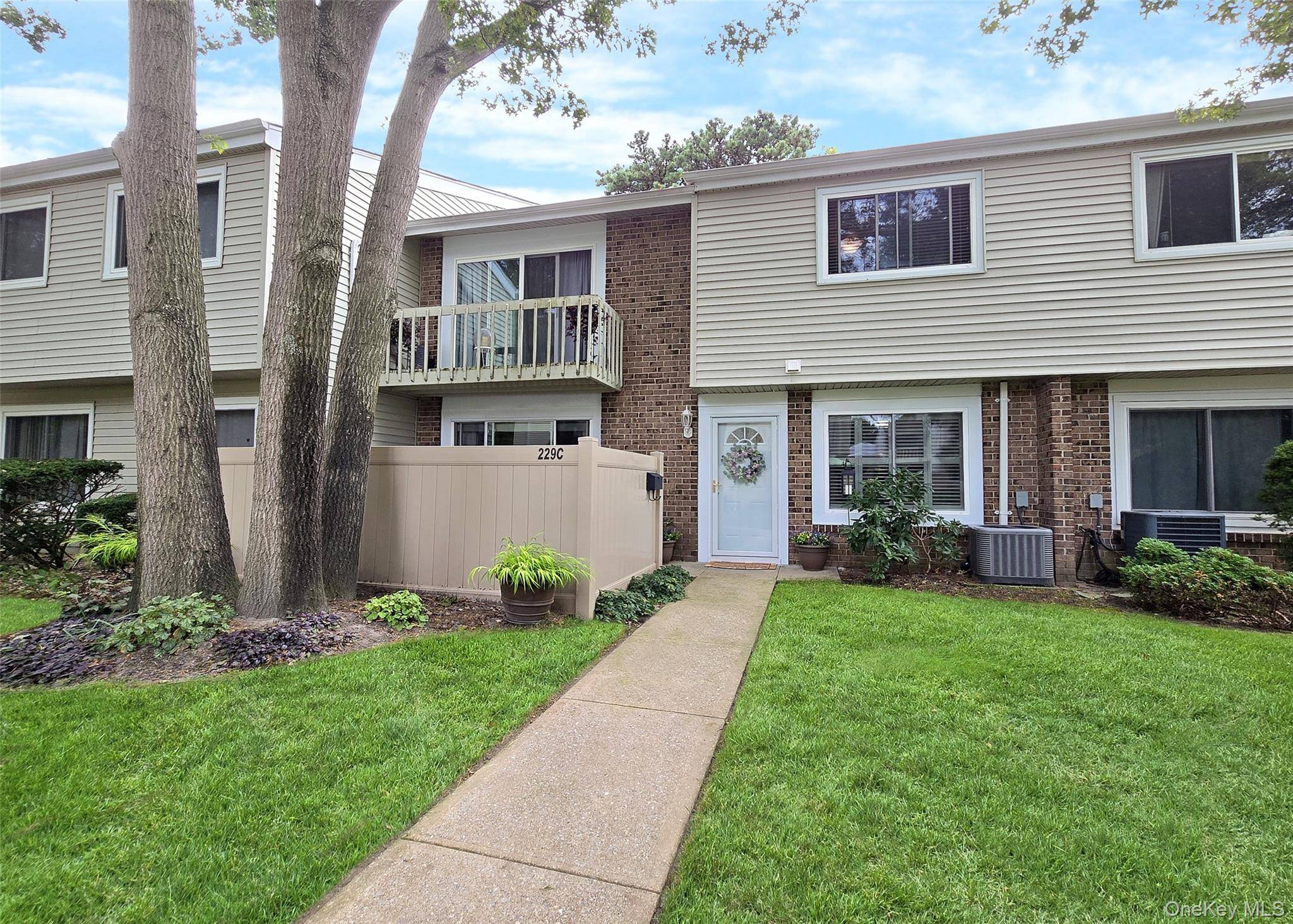 Beautifully updated, immaculately maintained 2 bedroom condo in Woodgate Village.