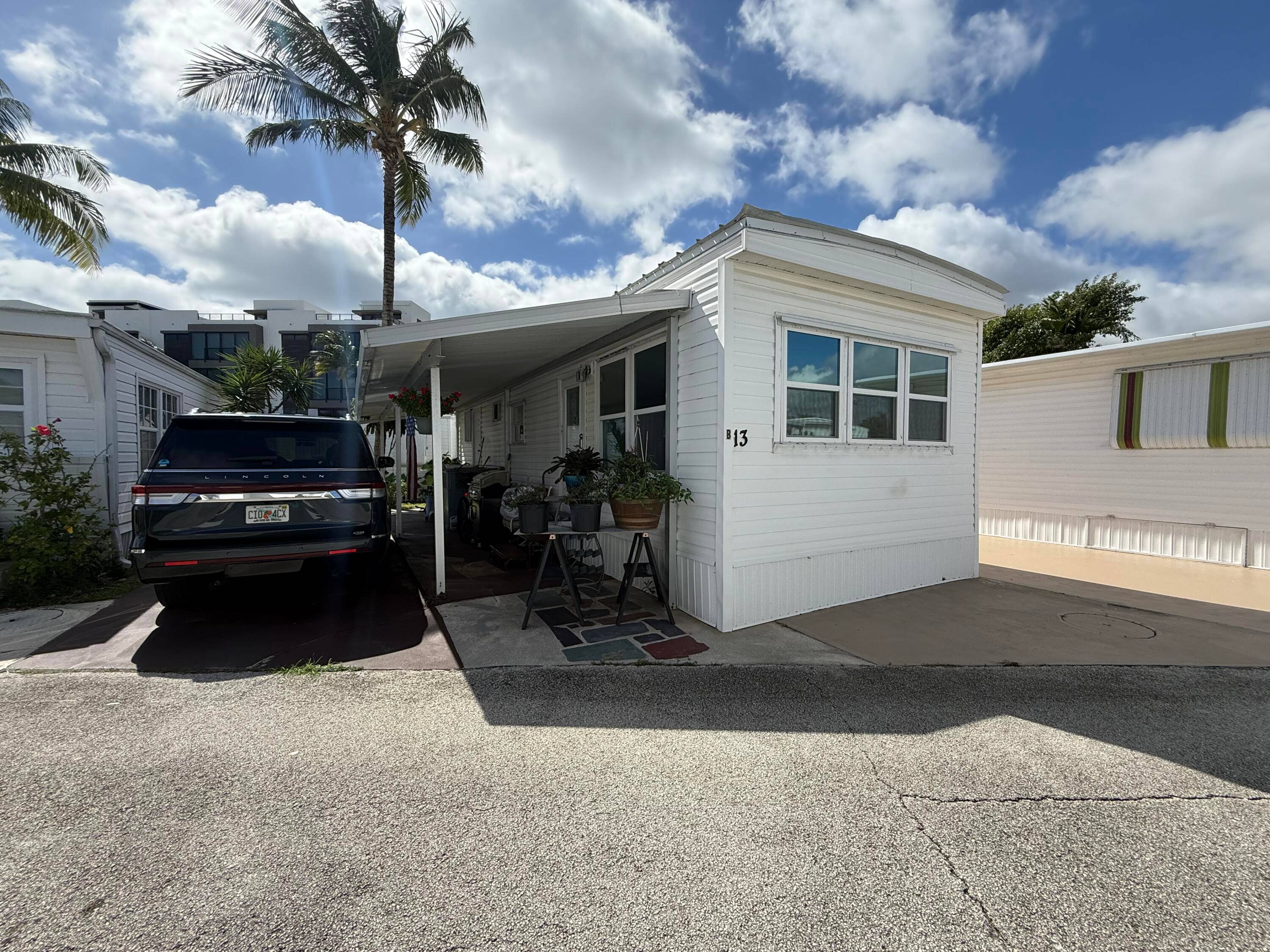 This is a beautiful unit in great condition with 35 shares.
