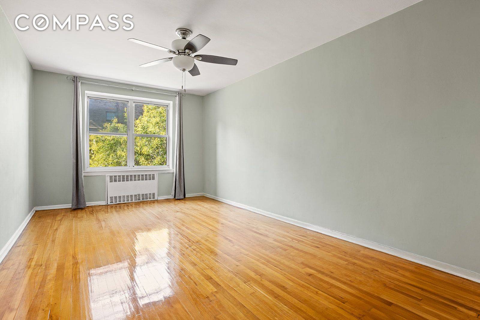 Beautifully renovated 2 bedroom, 1 bath in an impeccably maintained elevator building in the heart of the JH historic district.