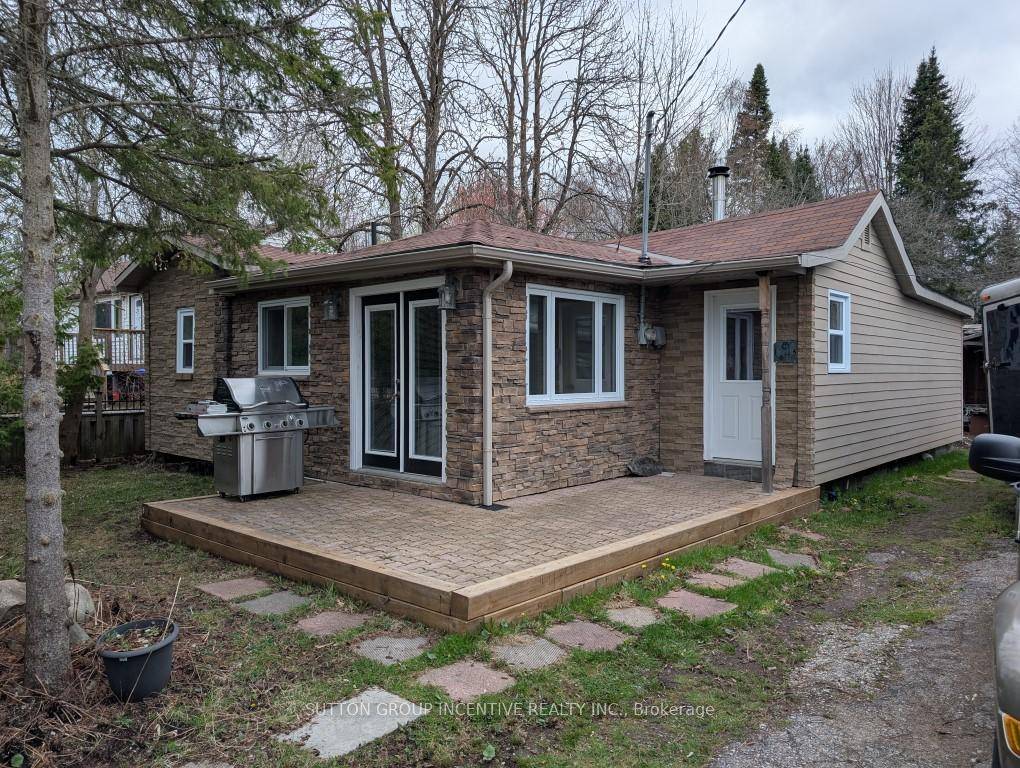 Steps to Lake Simcoe with community beach access.