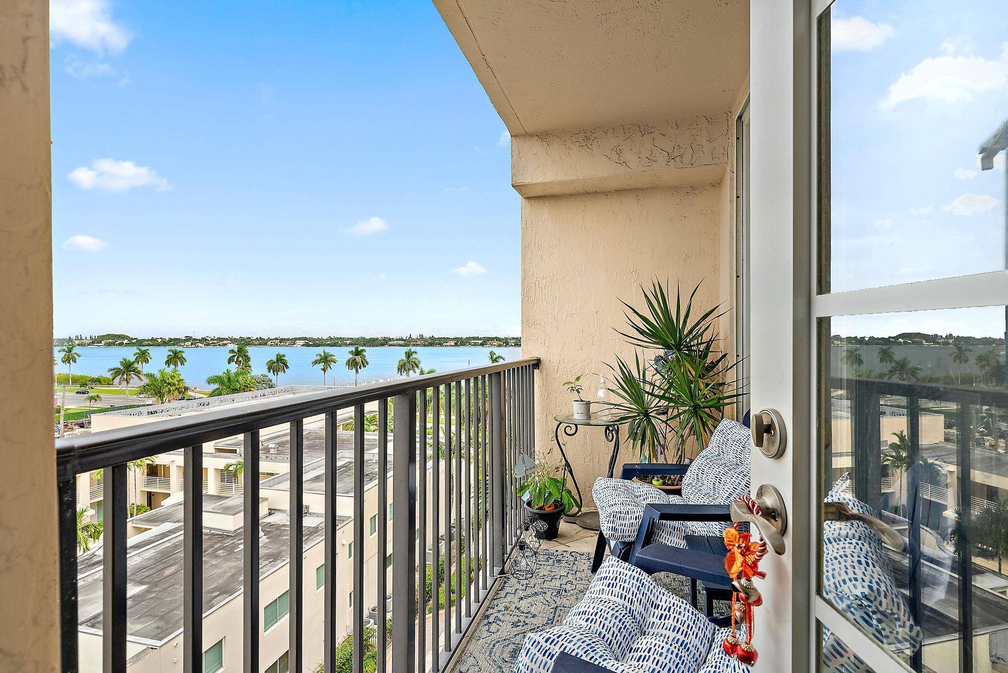 Waterfront Living with Unmatched Views !