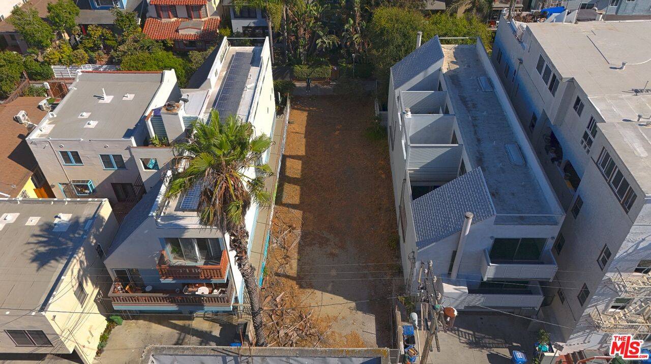 23   Wavecrest Ave Marina Del Rey La