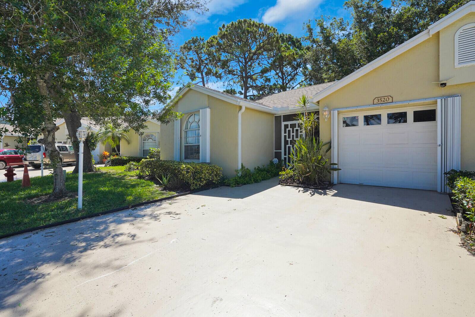 Spacious 3 bedroom, 2 bathroom villa with a 1 car garage in the desirable 55 community of Villages of Woodlake.