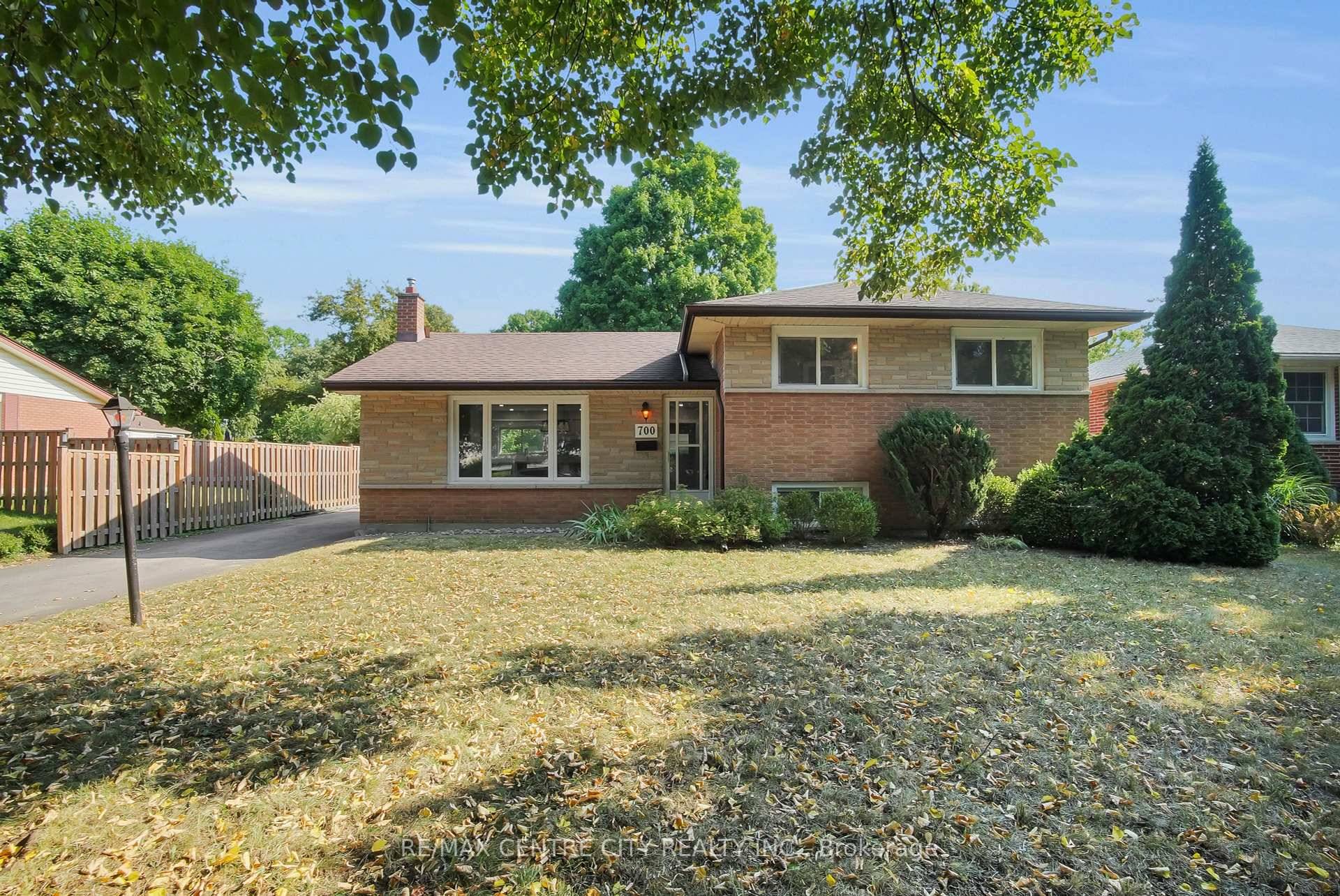 Exceptionally renovated 4 bedroom, 4 bathroom sidesplit in desirable Northridge !