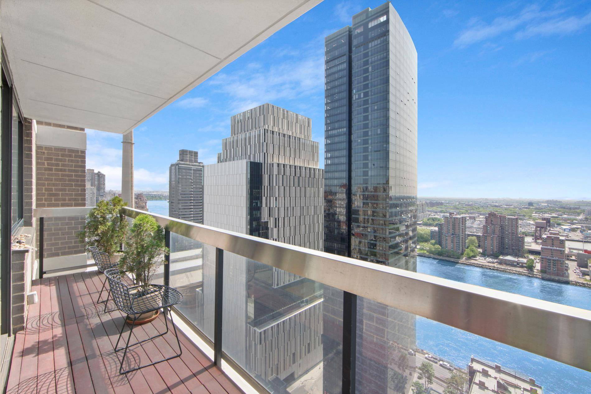 Amazing Southeast Corner Residence on 29th Floor with the balcony !