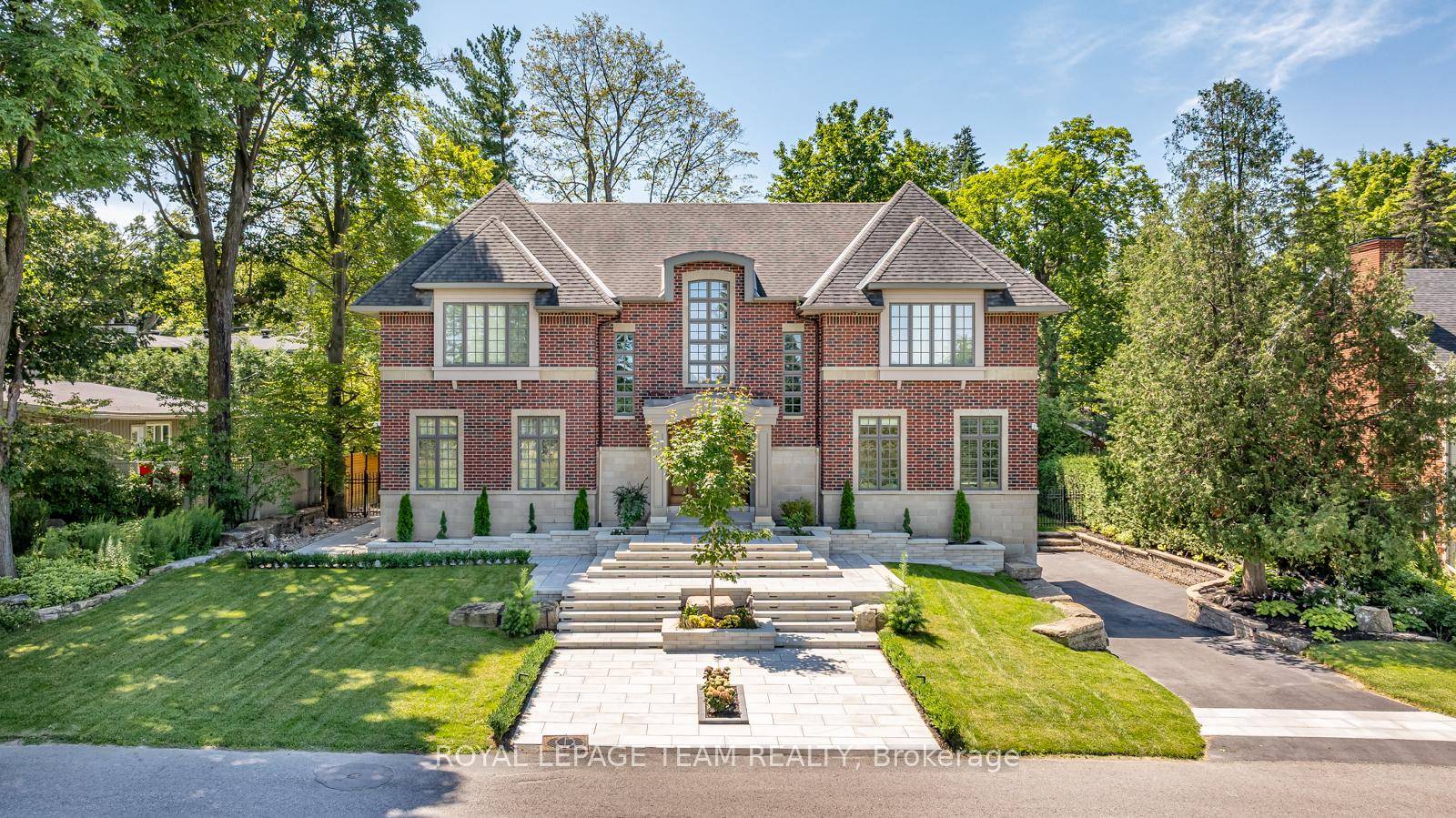Situated in prestigious Rockcliffe Park, this stately home seamlessly blends classic architecture with modern sophistication.
