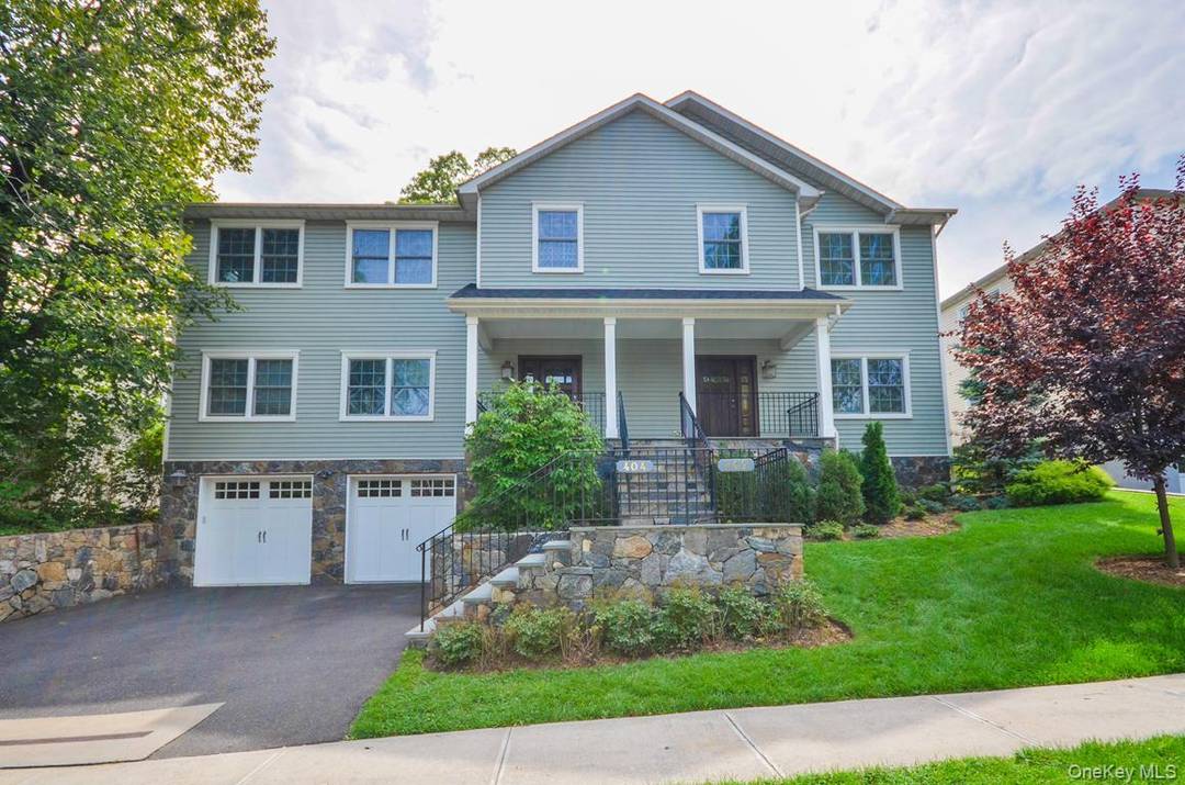 Custom 2000 SQFT 3 Bedroom 2.