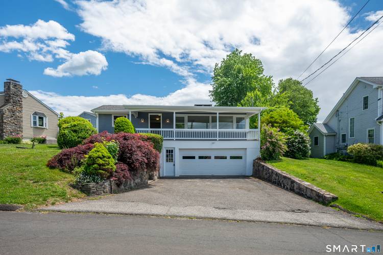 Welcome home to 5 Lilac Lane in Brookfield !