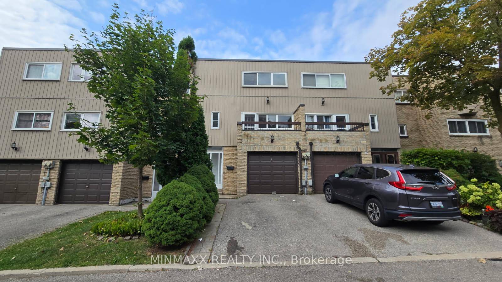 Great Opportunity Way Better than a Condo In High Demand Central Mississauga Area !