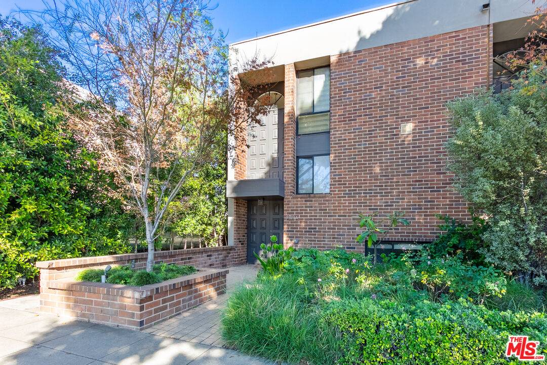 9323 Burton Way 3BR Beverly Hills Post Office | B.H.P.O. La