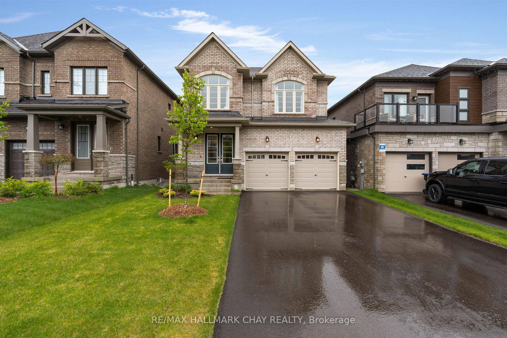 Pride of ownership in this 1 1 2 year new home in Midhurst Valley.