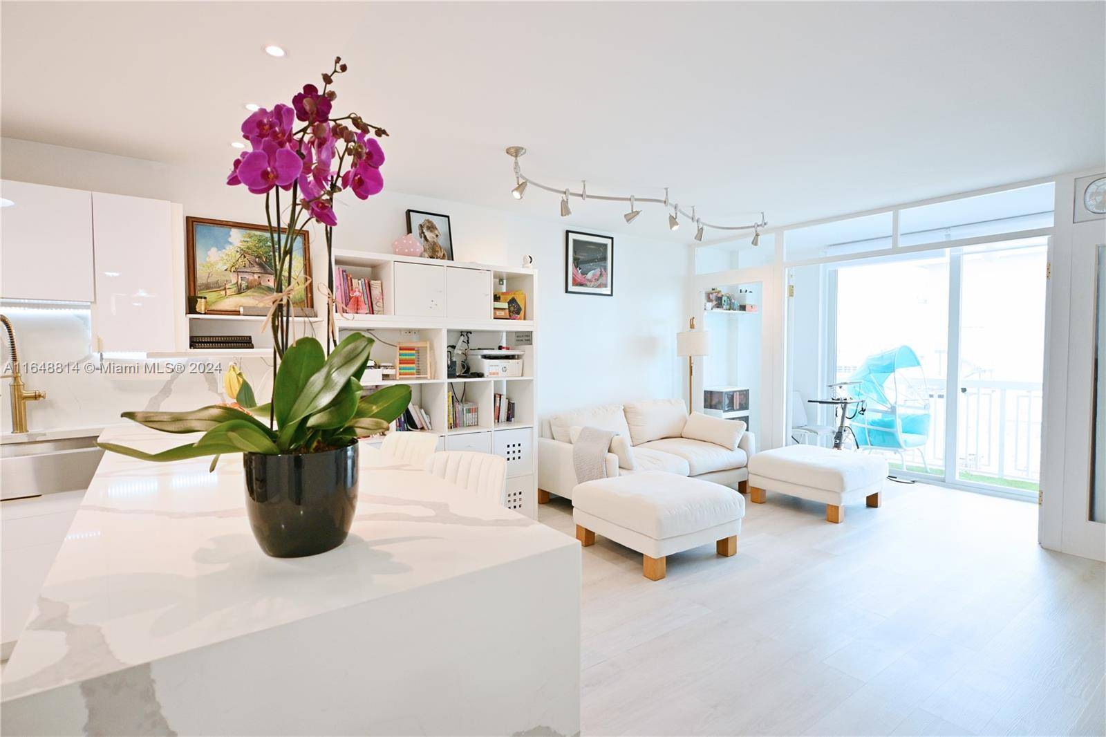 Beautiful amp ; Updated 1 1 with Direct Ocean Views amp ; Assigned Parking Right In South Beach's Prestigious South of Fifth Neighborhood.