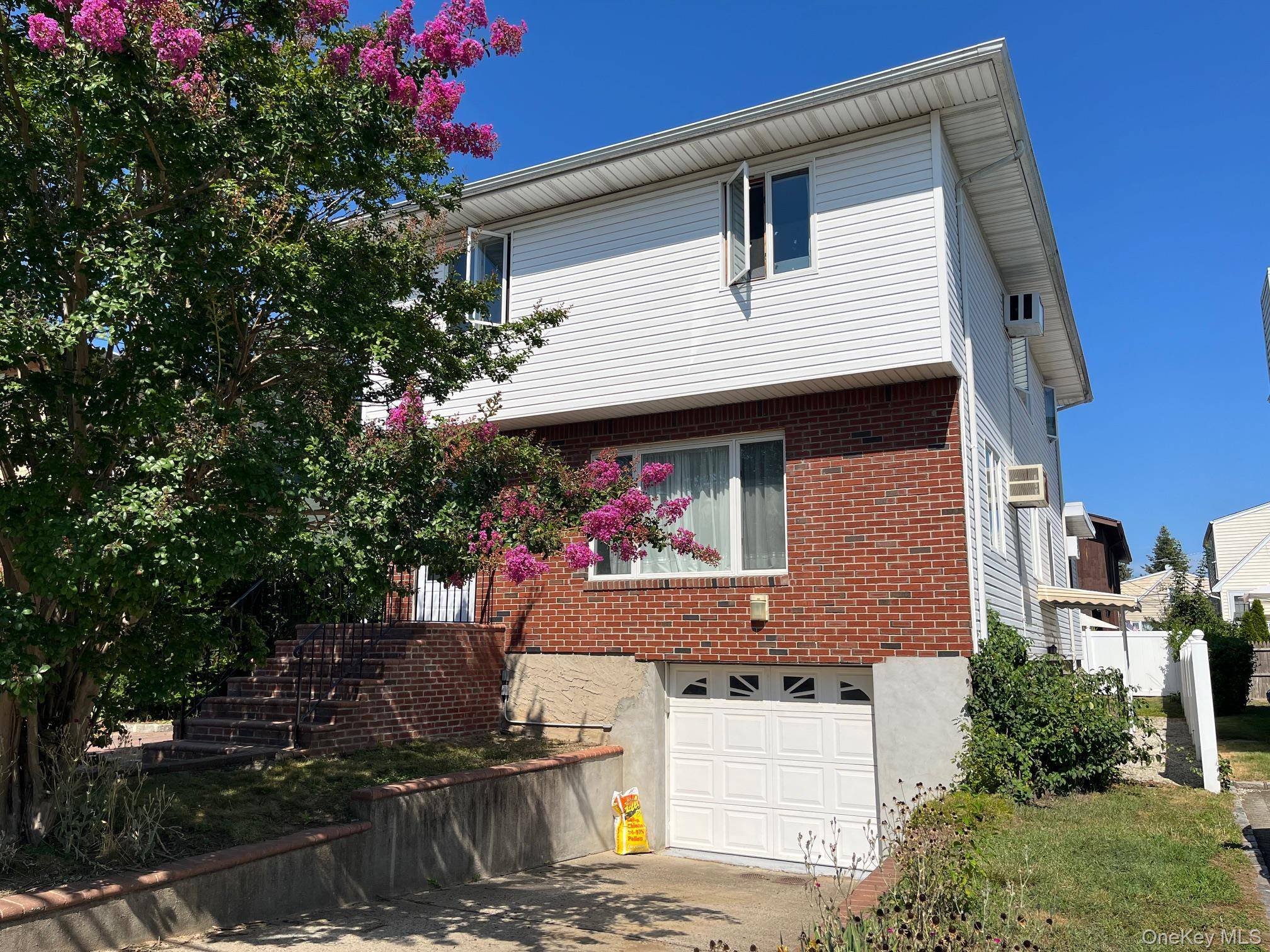 Bright and spacious 2 bedroom, 3 bathroom duplex apartment located in the desirable Port Washington area.