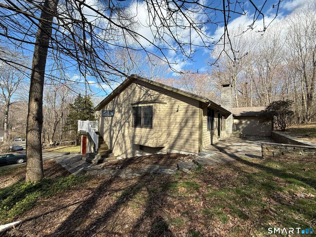 Desirable location close to beaches, CT River, parks, shops, restaurants, and I95.