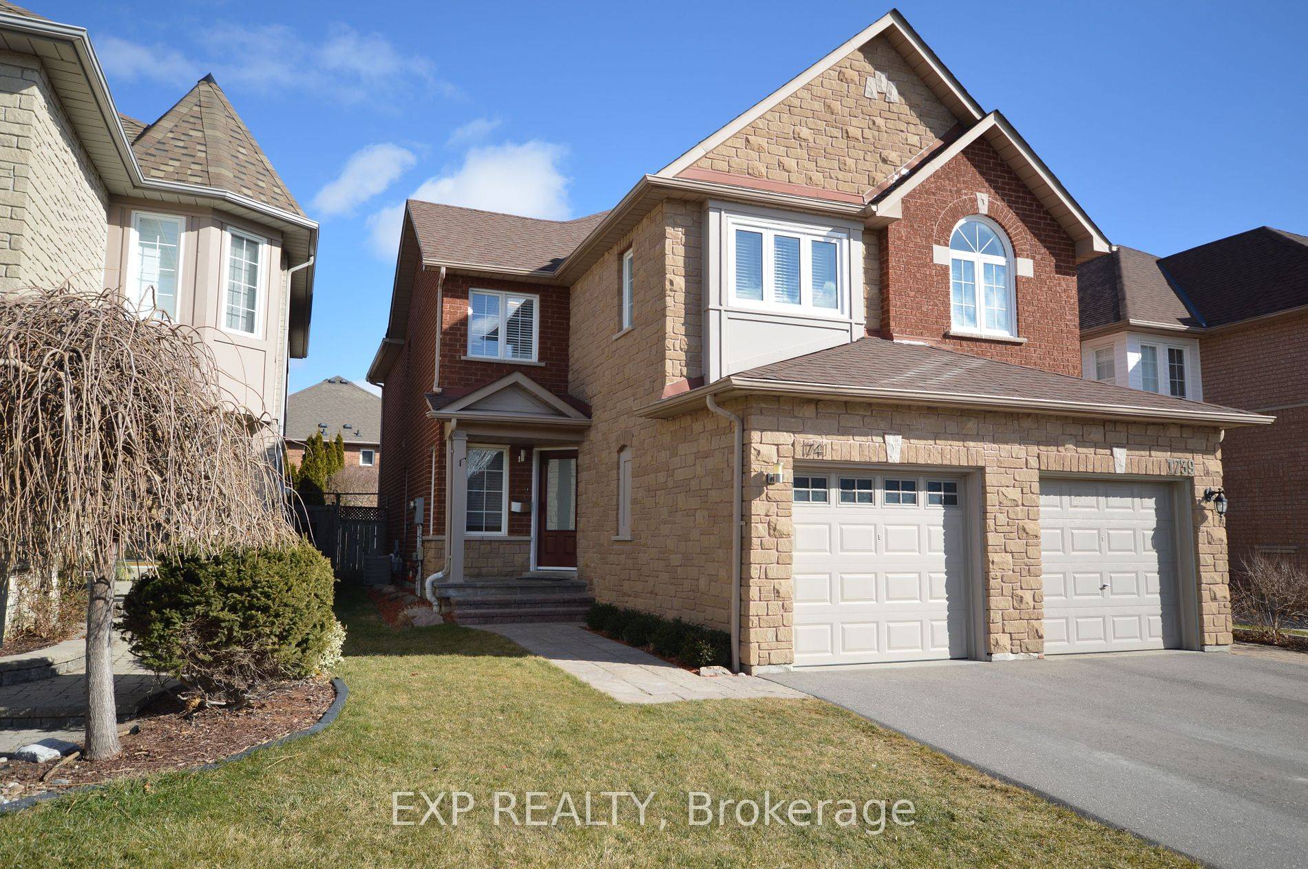 Modern, turn key 3 bedroom semi detached home on a quiet street in a sought after Pickering neighbourhood !