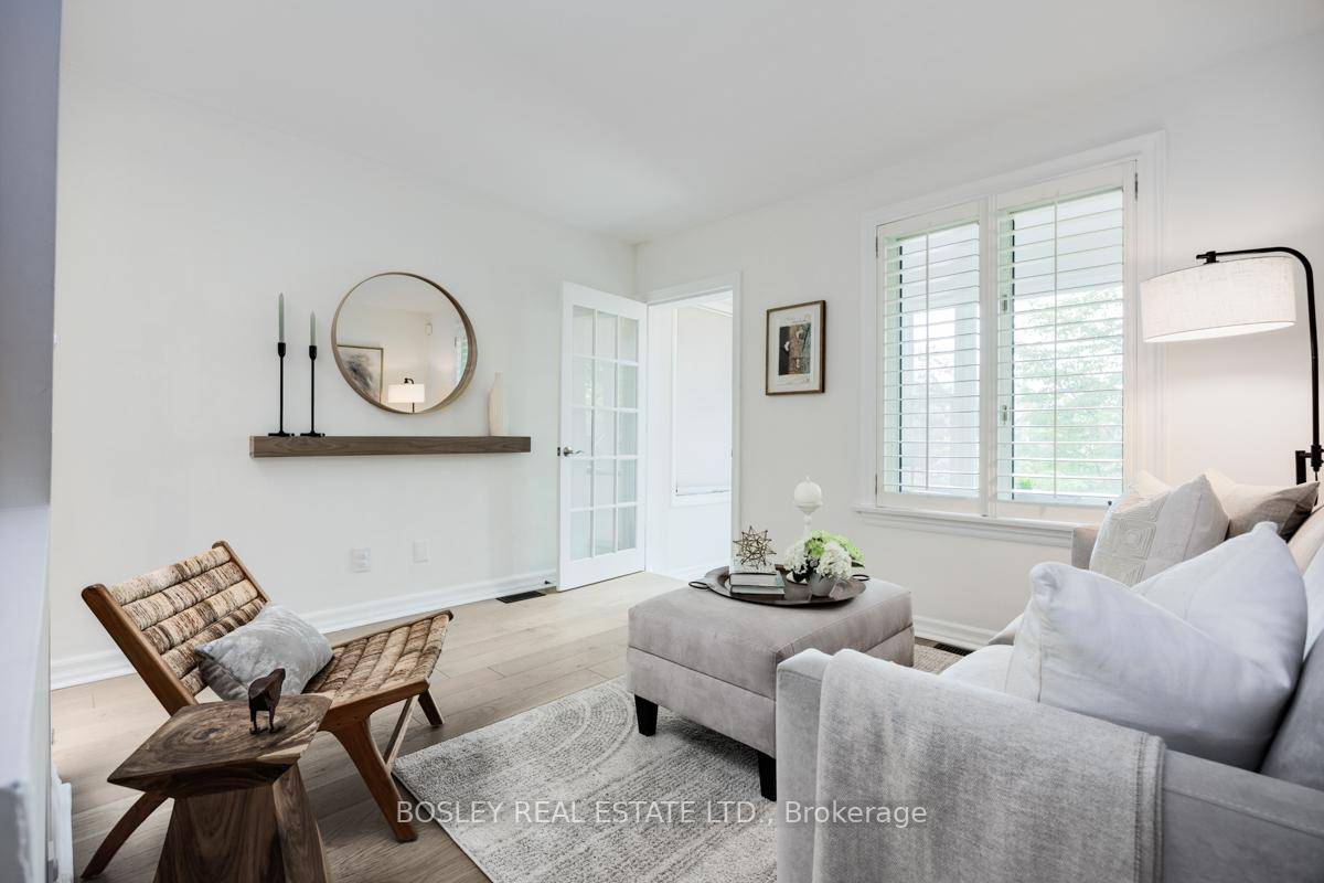 Swipe right on 1, 100 sq ft of sun drenched living.