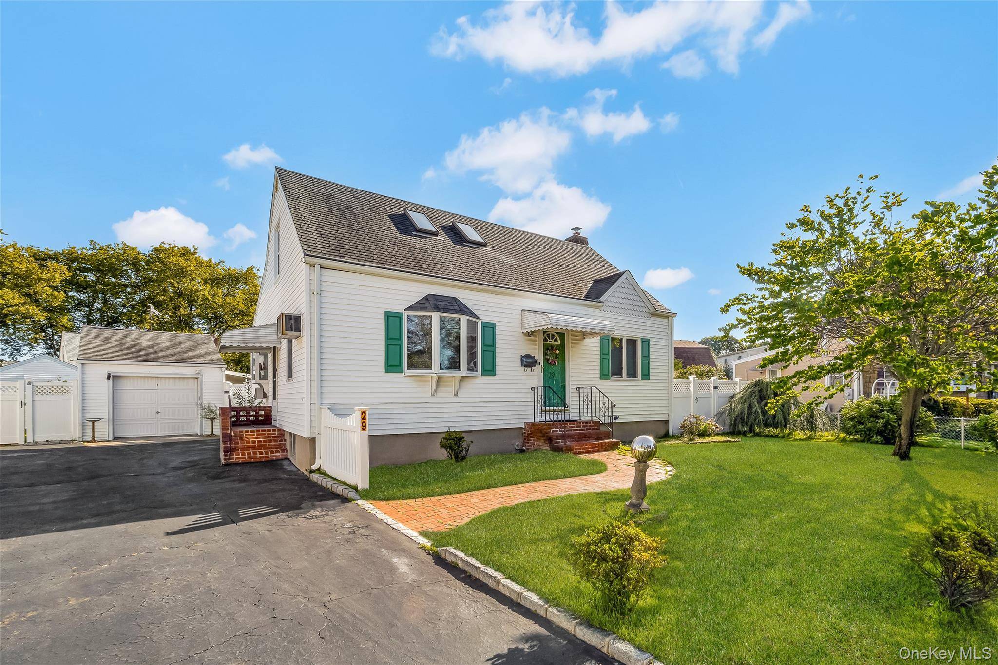 Immaculate, Expanded Cape situated on quiet mid block, prime N.