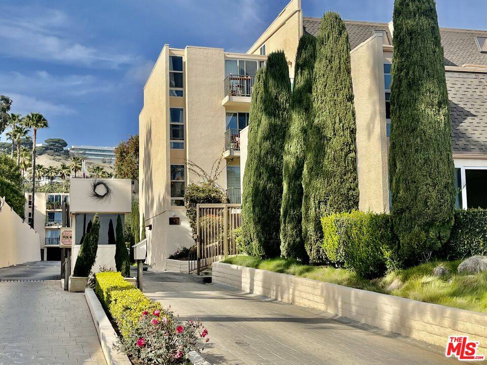 23901   CIVIC CENTER Way 2BR Malibu La