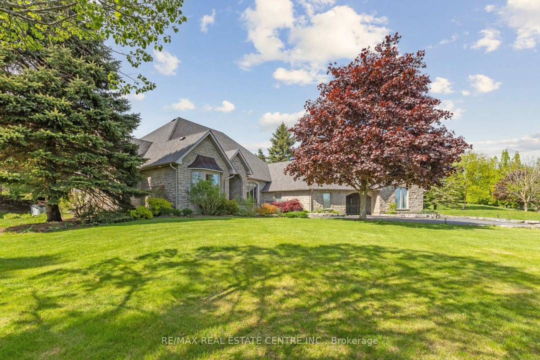 Situated just south of Guelph and minutes from the 401, this 5, 579 sq.