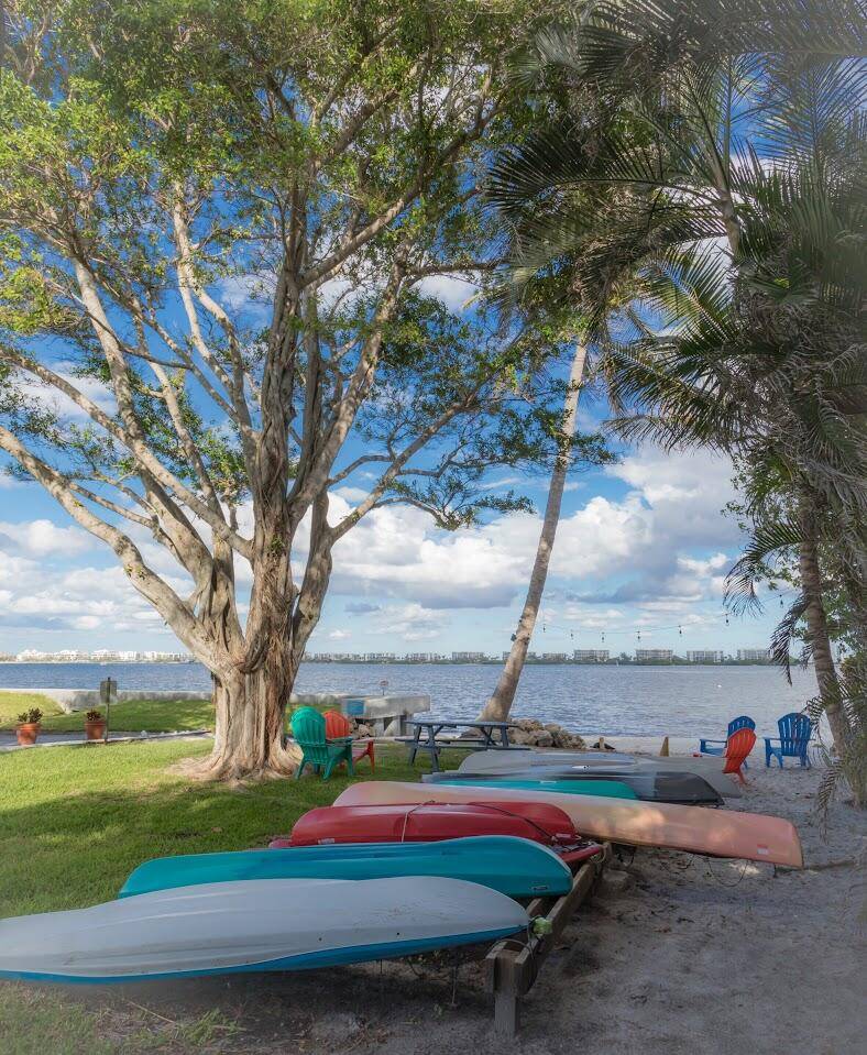 Watch the boats pass by from your private balcony !