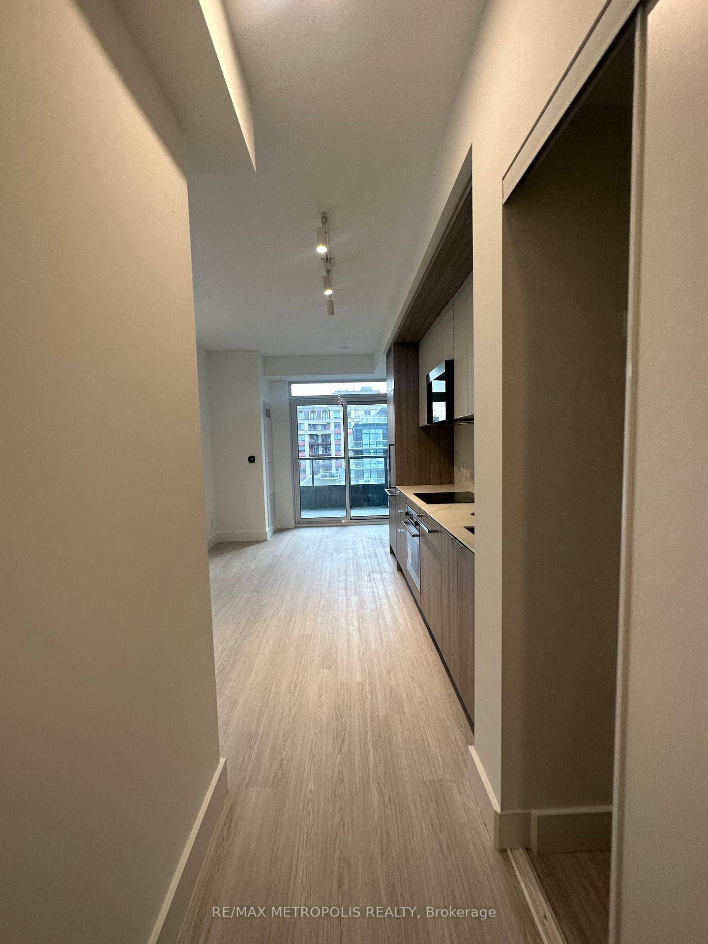 Be the first to live in this stunning brand new 1 bedroom condo in a prestigious Bayview amp ; Sheppard location.