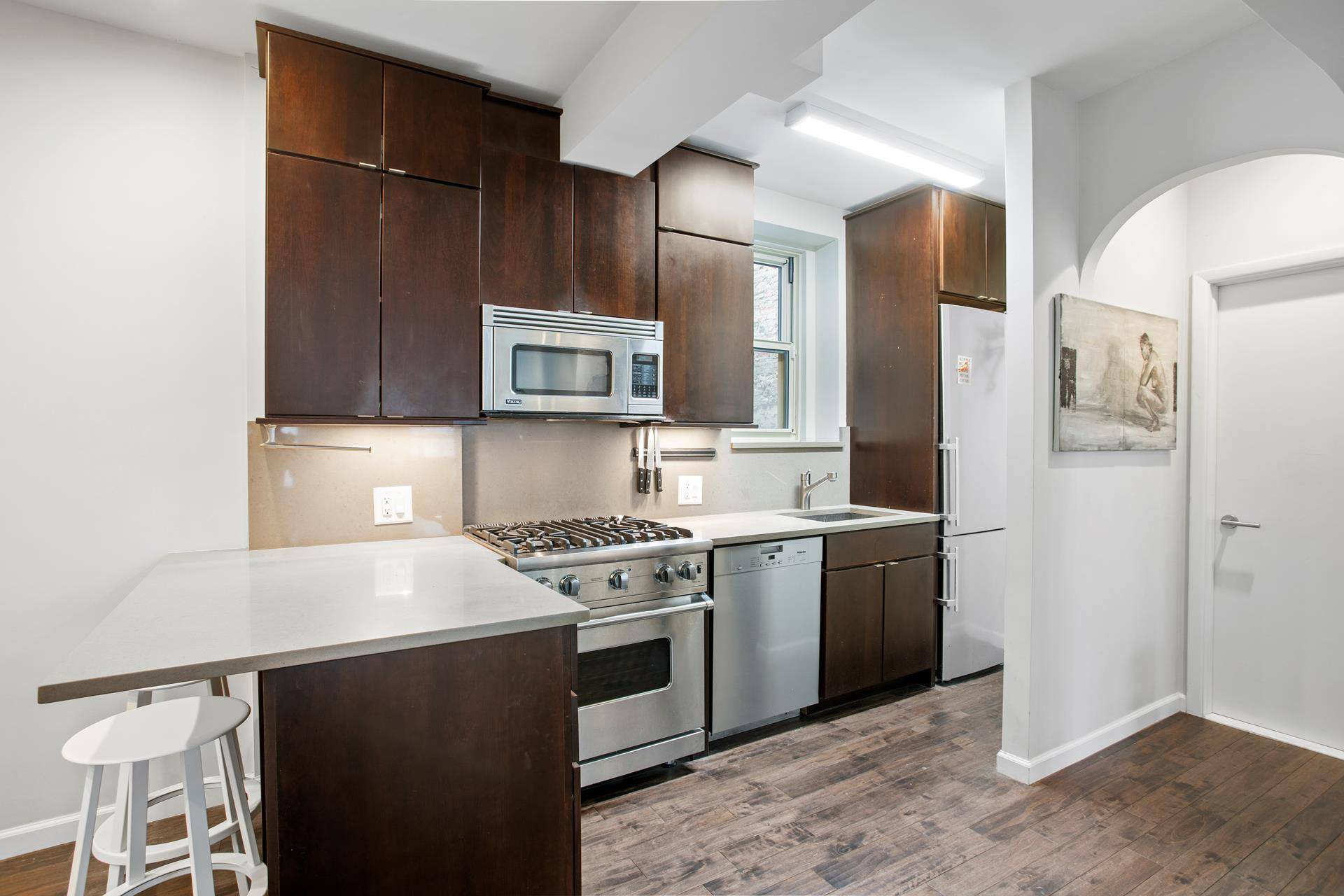 Beautifully renovated large prewar Art Deco 1 Bed condo.