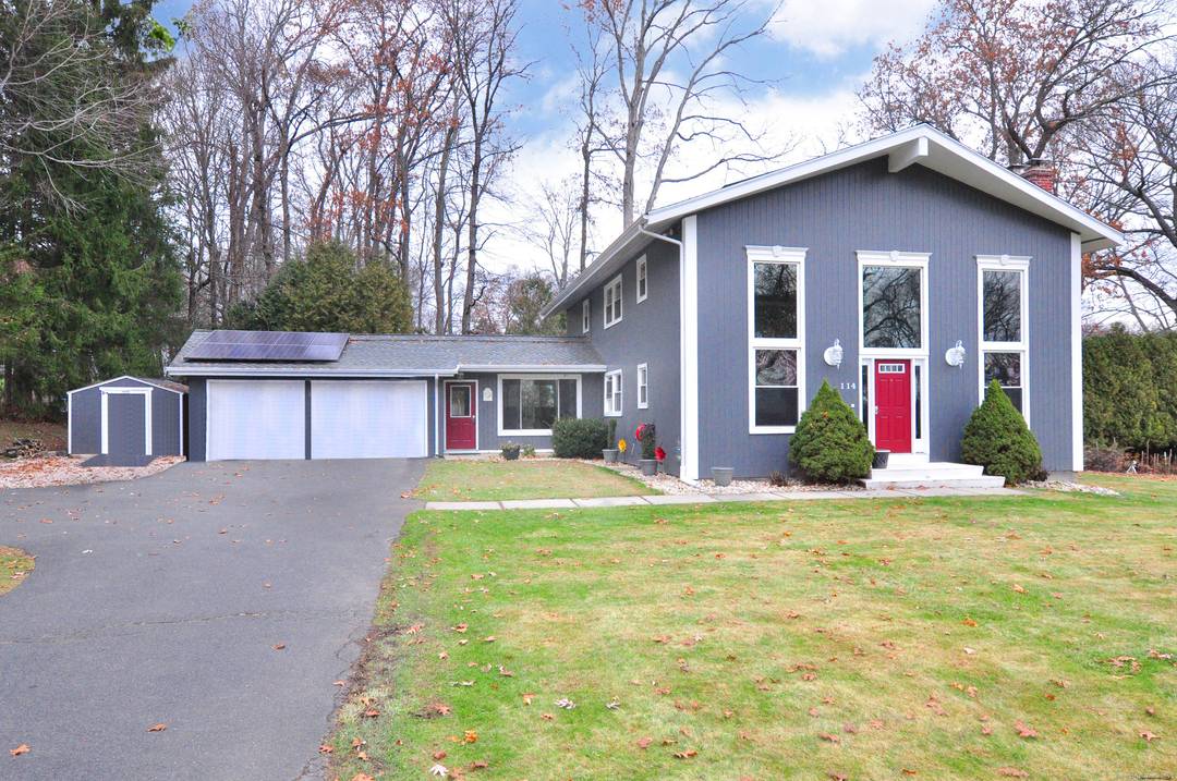 BE IMPRESSED ! 2 Story Colonial with a Contemporary flair.