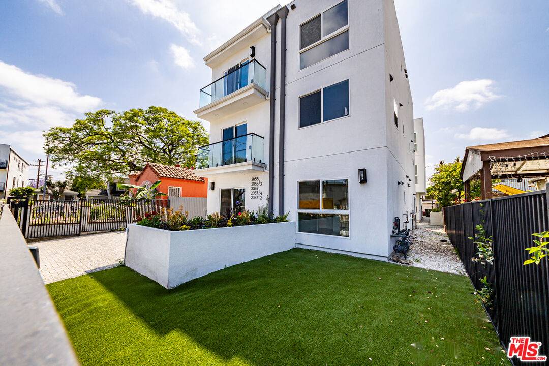 2055 S Garth Ave 4BR La