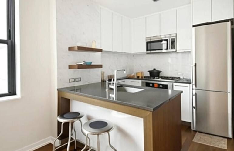 Modern Studio Gem with Empire State Views and Luxury Finishes in Prime Williamsburg This bright and efficient studio residence offers a smart, comfortable layout with generous closet space and seasonal ...