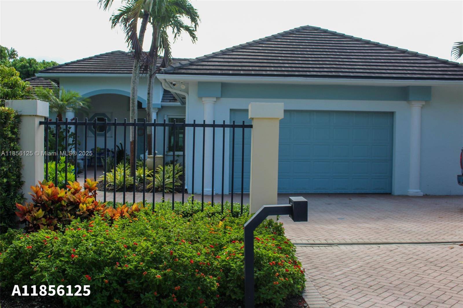 GREAT HOUSE IN LYCHEE GROVE ESTATES WITH 4 BEDROOMS AND 4 BATHROOMS, ONE IS CABANA, KITCHEN HAS BAR WITH EAT IN AREA THAT OPENS TO LARGE FAMILY ROOM.