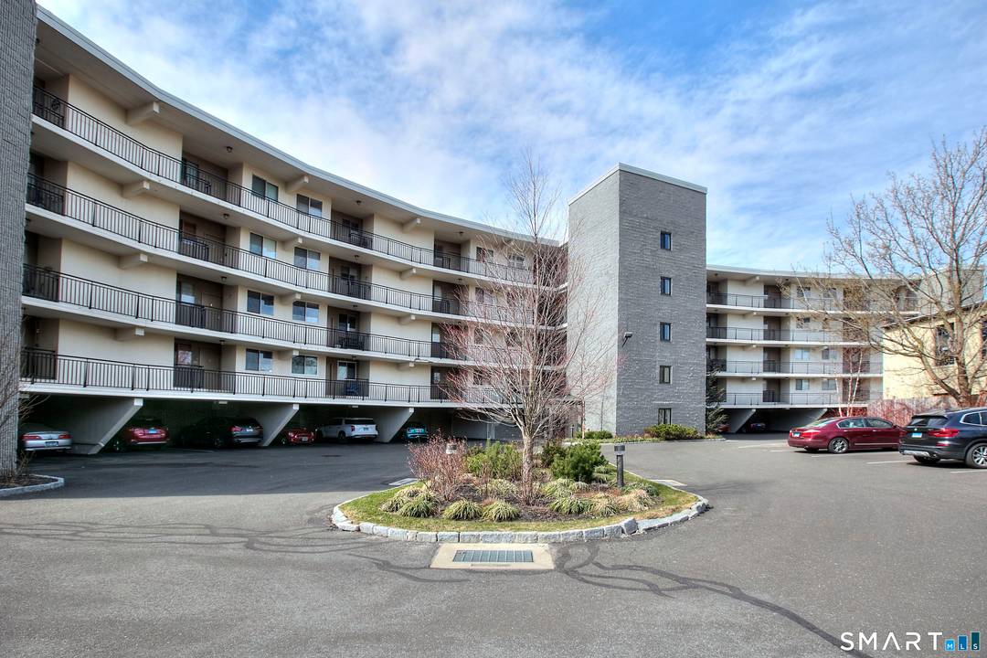 PENTHOUSE LEVEL DIRECT WATERFRONT VIEWS in one of East Norwalk's most coveted waterfront enclaves, this residence offers an exceptional frontrow vantage point over Long Island Sound and the harbor.