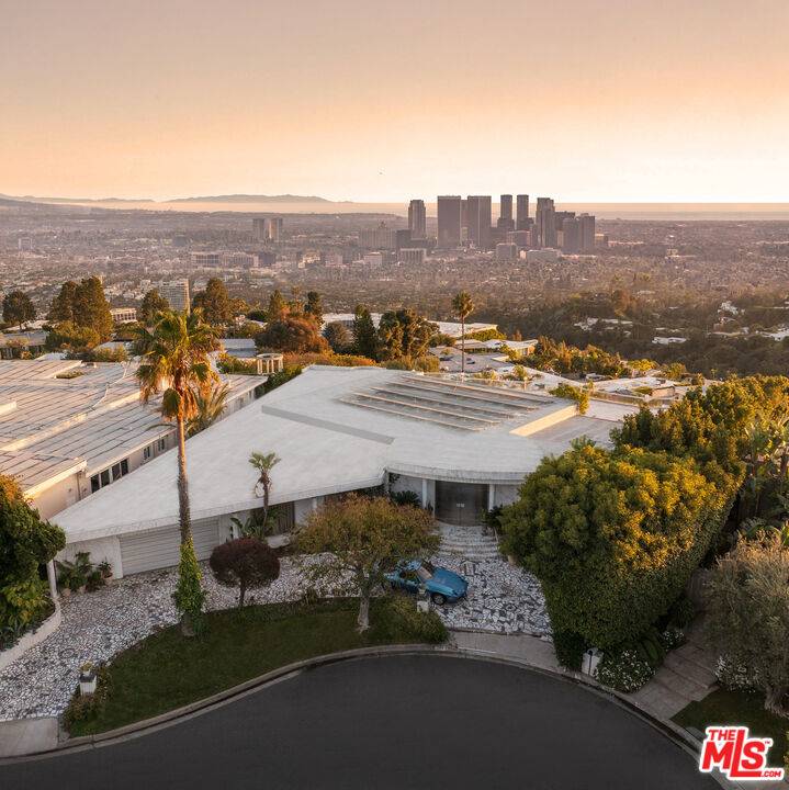 305   Trousdale Pl 5BR Beverly Hills Post Office | B.H.P.O. La