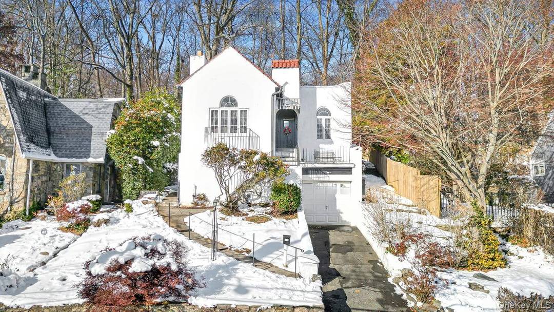 Exceptional pride of ownership defines this classic 3 bedroom, 2 bath residence, gracefully situated on a quiet, tree lined cul de sac, nestled away in the heart of Bryn Mawr, ...